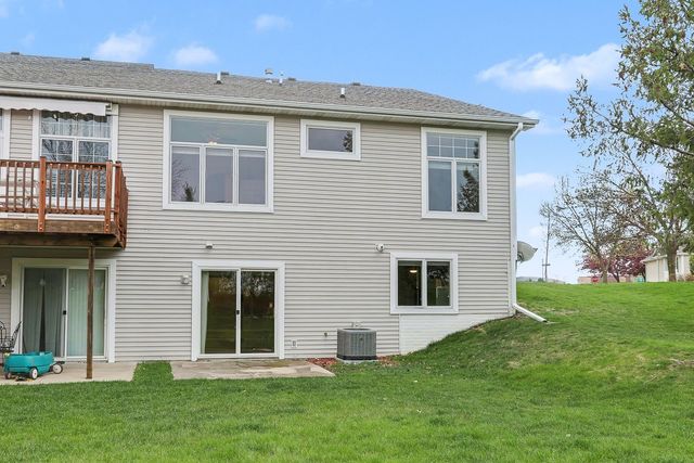 5900 Century Way E, Johnston, IA 50131