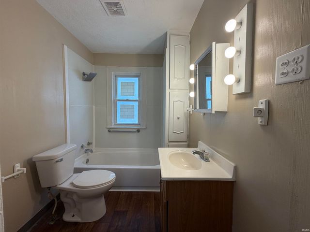 1233 N Meade Street, South Bend, IN 46628