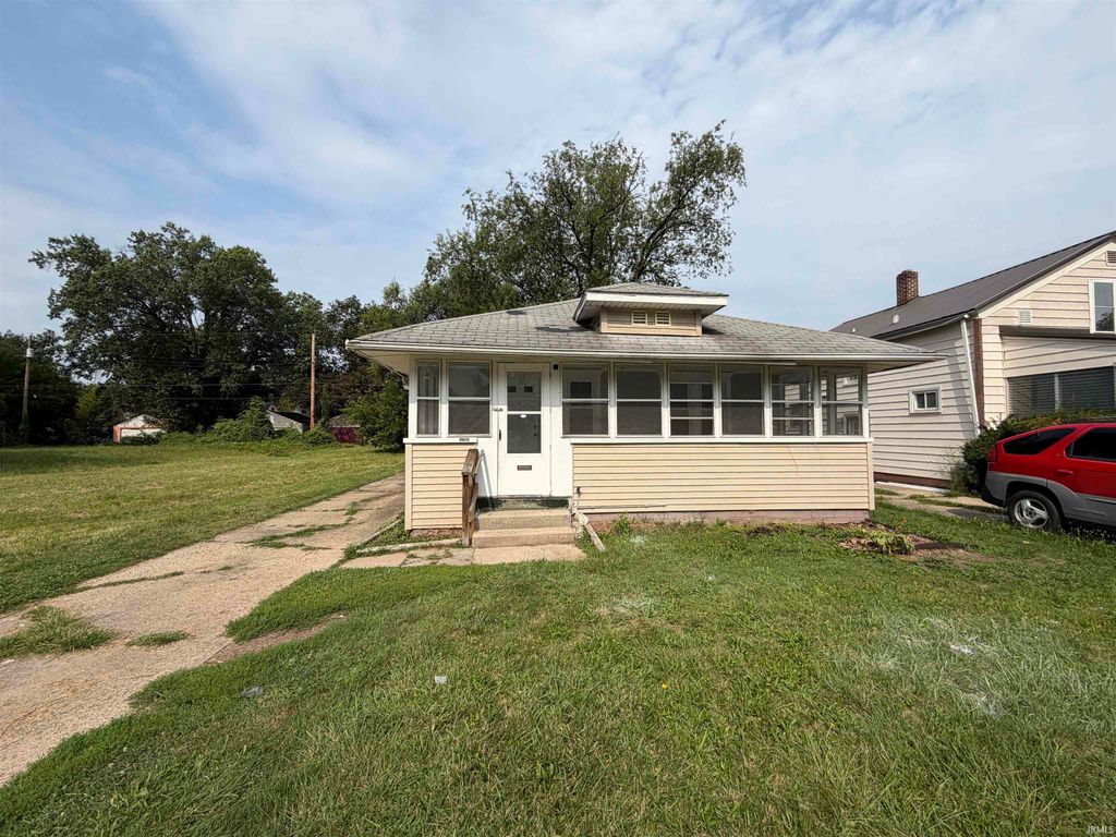 1233 N Meade Street, South Bend, IN 46628