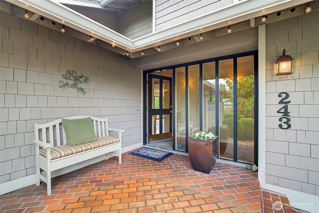 243 140th Avenue NE, Bellevue, WA 98005