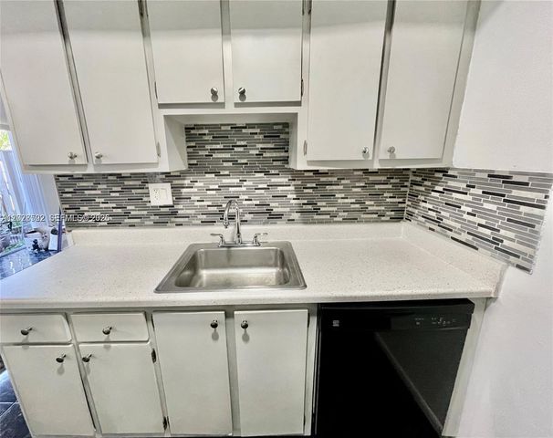 5809 NW 21st Street 20A, Lauderhill, FL 33313