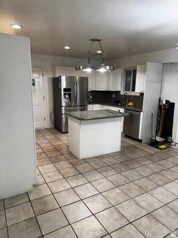 2284 W ZIONS DR, Taylorsville, UT 84129