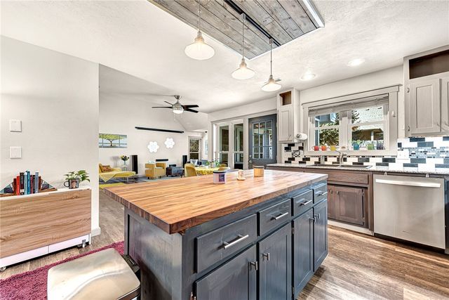 3317 N Southridge Drive, Fayetteville, AR 72703