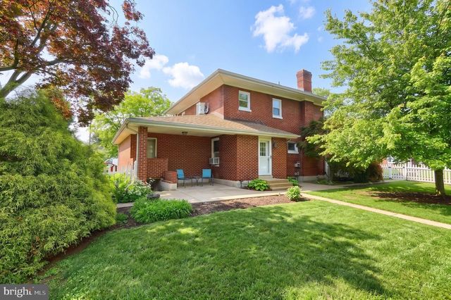 8 N 4TH ST, Mount Wolf, PA 17347