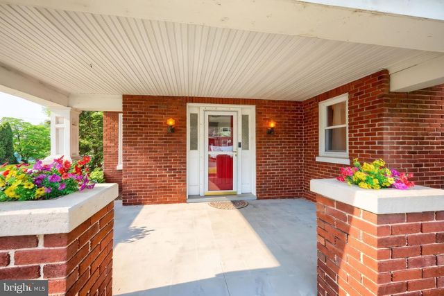 8 N 4TH ST, Mount Wolf, PA 17347