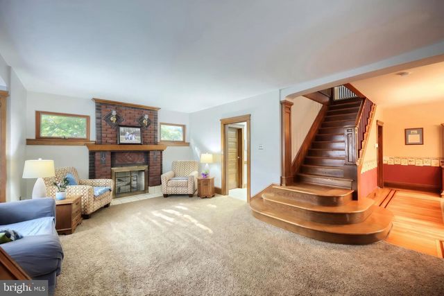 8 N 4TH ST, Mount Wolf, PA 17347
