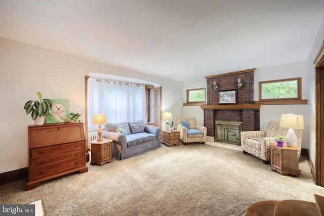 8 N 4TH ST, Mount Wolf, PA 17347