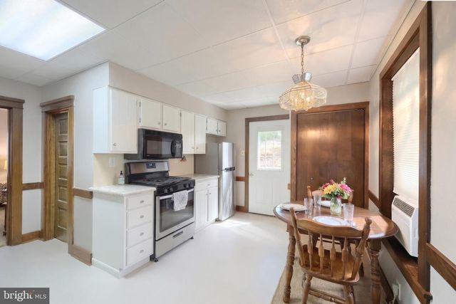 8 N 4TH ST, Mount Wolf, PA 17347