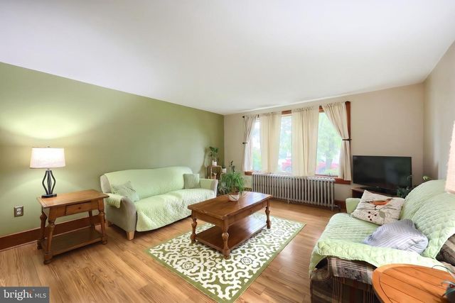 8 N 4TH ST, Mount Wolf, PA 17347