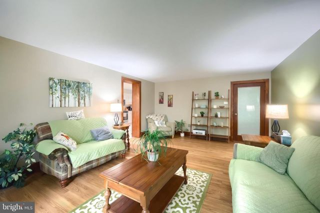 8 N 4TH ST, Mount Wolf, PA 17347