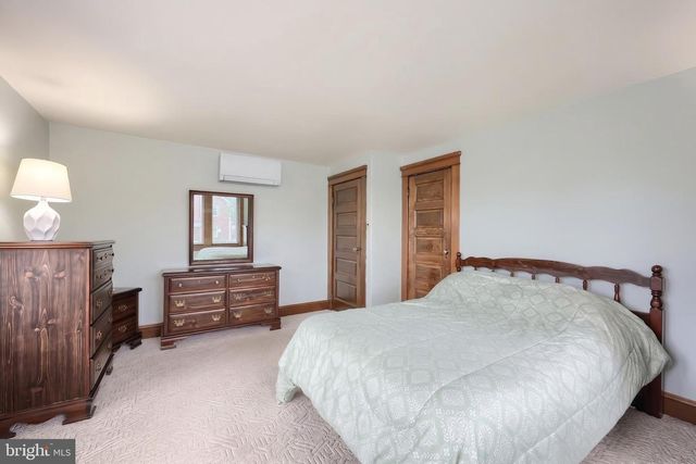 8 N 4TH ST, Mount Wolf, PA 17347
