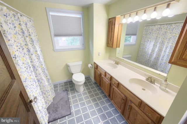 8 N 4TH ST, Mount Wolf, PA 17347