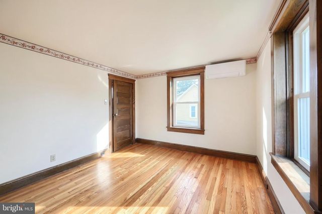 8 N 4TH ST, Mount Wolf, PA 17347