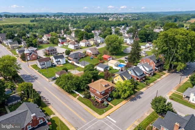 8 N 4TH ST, Mount Wolf, PA 17347