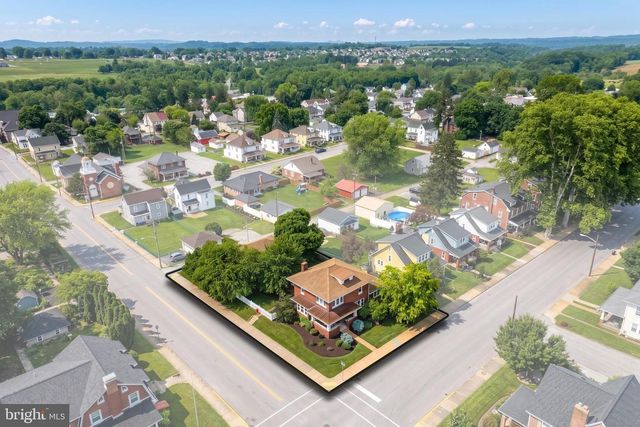 8 N 4TH ST, Mount Wolf, PA 17347
