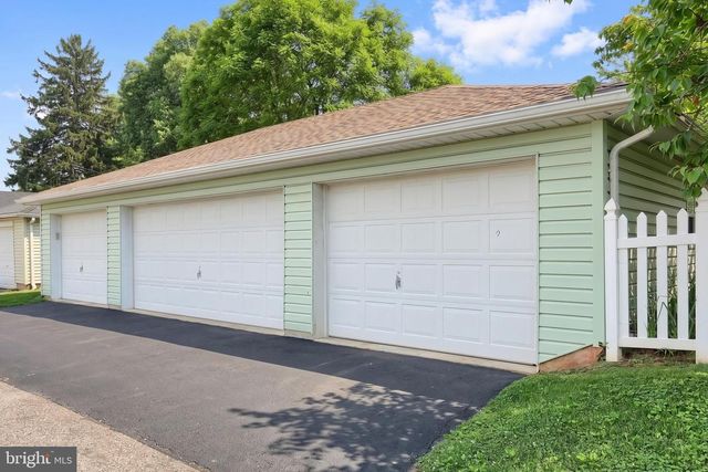 8 N 4TH ST, Mount Wolf, PA 17347
