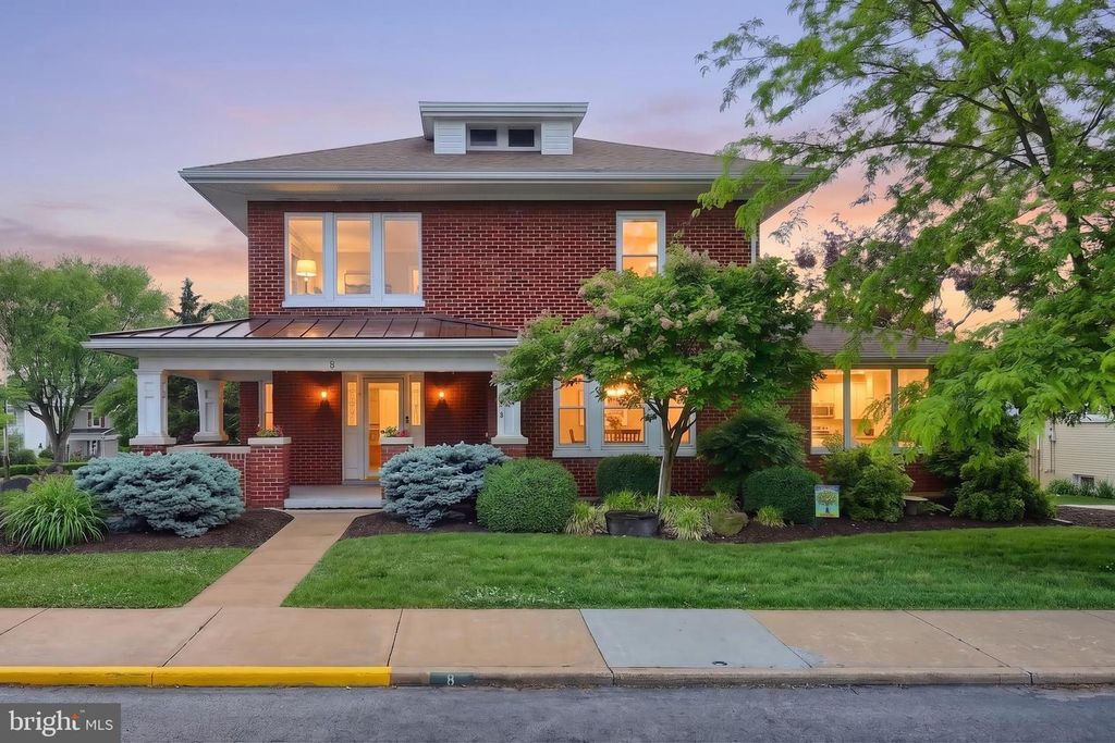8 N 4TH ST, Mount Wolf, PA 17347