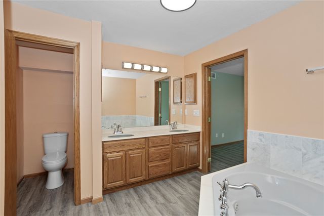 4801 Westbrooke Place, West Des Moines, IA 50266