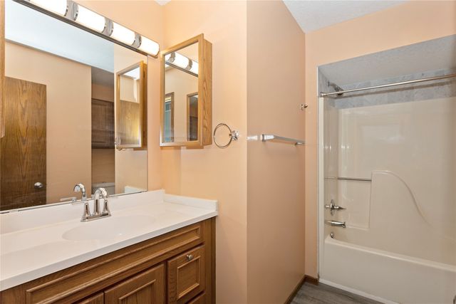 4801 Westbrooke Place, West Des Moines, IA 50266
