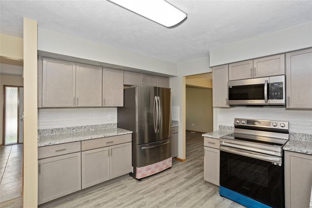 4801 Westbrooke Place, West Des Moines, IA 50266