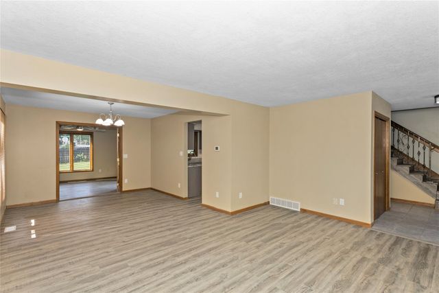 4801 Westbrooke Place, West Des Moines, IA 50266