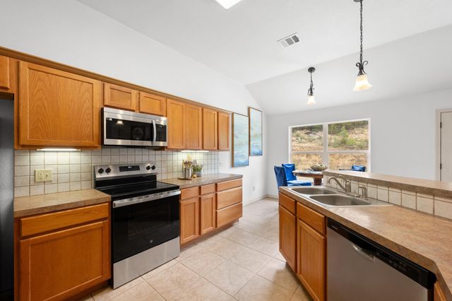 1103 Larkhall DR, Spicewood, TX 78669