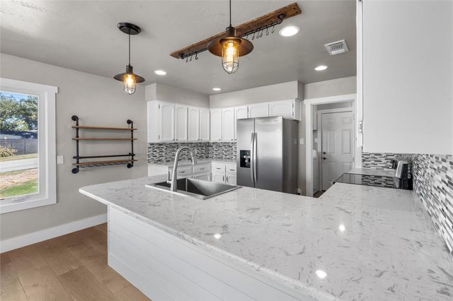 419 Avenue E, Marble Falls, TX 78654