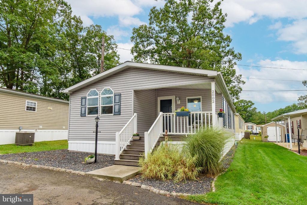 2002 PERILLI DR, TELFORD, PA 18969 — exterior
