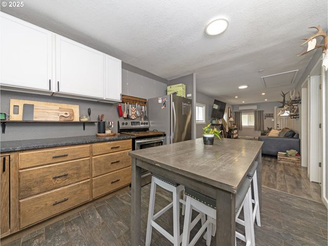 1142 CLATSOP St, Vernonia, OR 97064