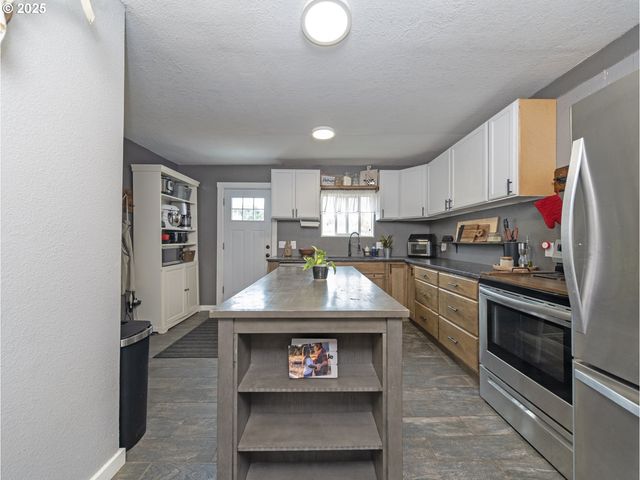 1142 CLATSOP St, Vernonia, OR 97064