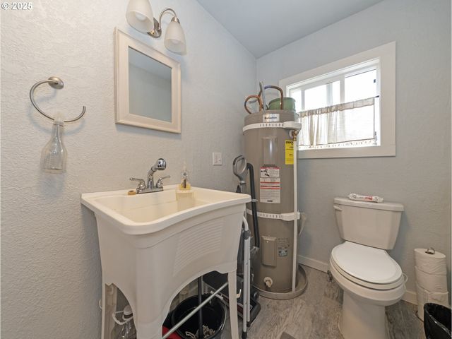 1142 CLATSOP St, Vernonia, OR 97064