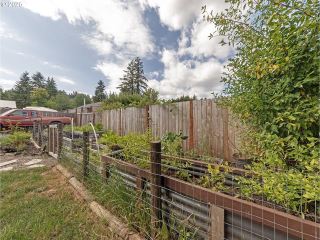 1142 CLATSOP St, Vernonia, OR 97064