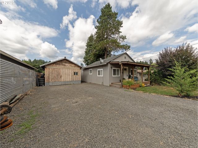 1142 CLATSOP St, Vernonia, OR 97064