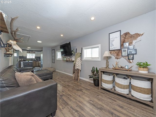 1142 CLATSOP St, Vernonia, OR 97064