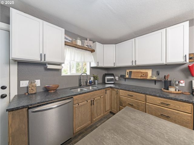 1142 CLATSOP St, Vernonia, OR 97064