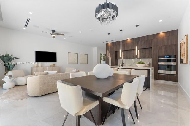 1122 NE 10th Ave B, Fort Lauderdale, FL 33304