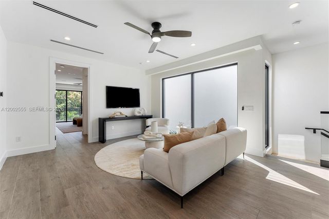 1122 NE 10th Ave B, Fort Lauderdale, FL 33304
