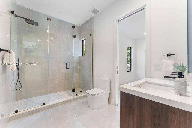 1122 NE 10th Ave B, Fort Lauderdale, FL 33304
