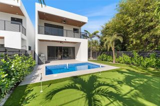 1122 NE 10th Ave B, Fort Lauderdale, FL 33304
