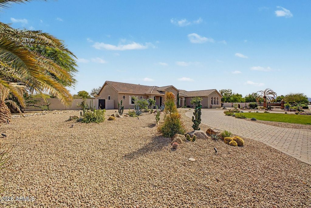 14389 W BECKER Lane, Surprise, AZ 85379 — photo 2