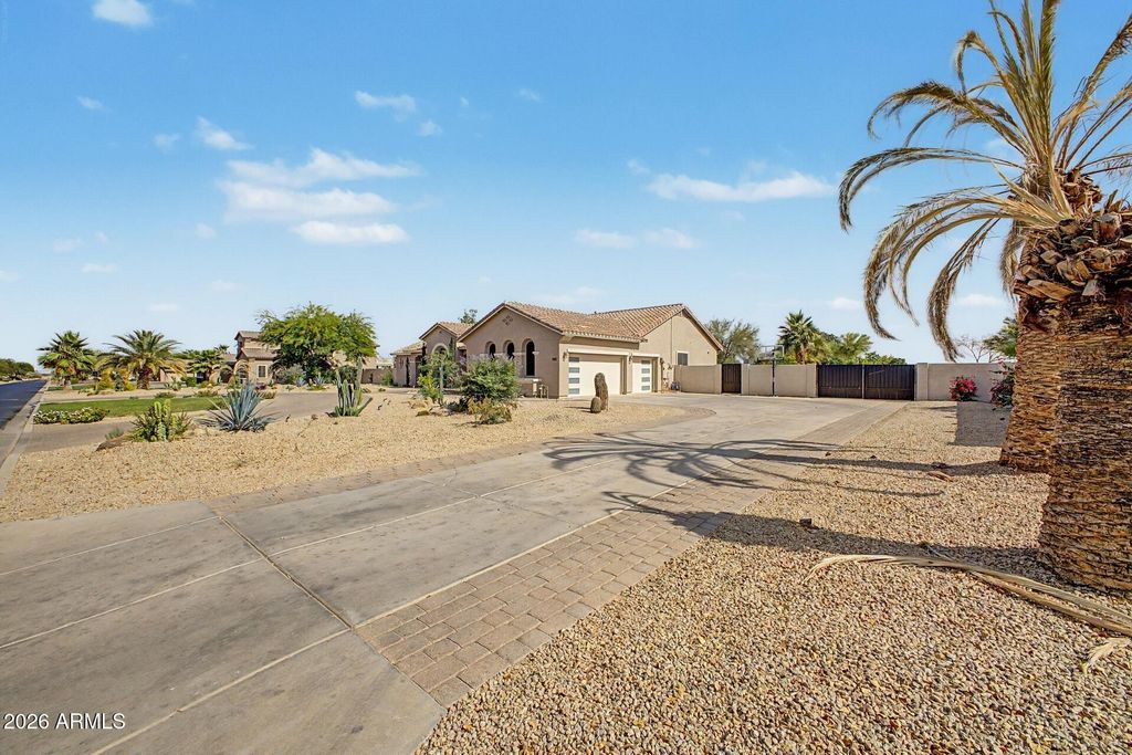 14389 W BECKER Lane, Surprise, AZ 85379 — photo 3