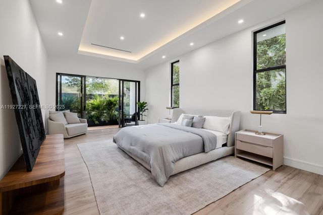 11143 NE 8th Ave, Biscayne Park, FL 33161