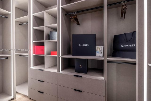 11143 NE 8th Ave, Biscayne Park, FL 33161