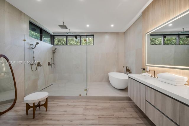 11143 NE 8th Ave, Biscayne Park, FL 33161