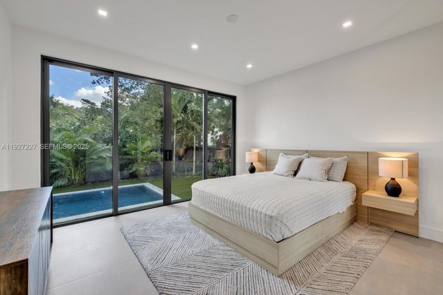 11143 NE 8th Ave, Biscayne Park, FL 33161