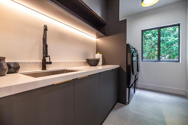 11143 NE 8th Ave, Biscayne Park, FL 33161