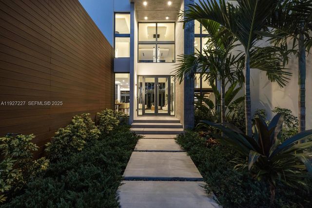 11143 NE 8th Ave, Biscayne Park, FL 33161