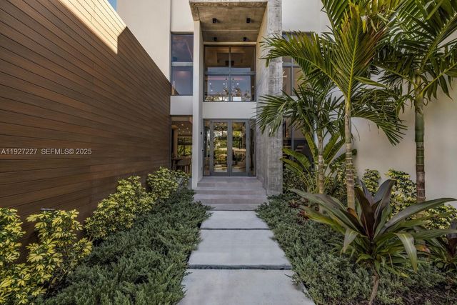 11143 NE 8th Ave, Biscayne Park, FL 33161