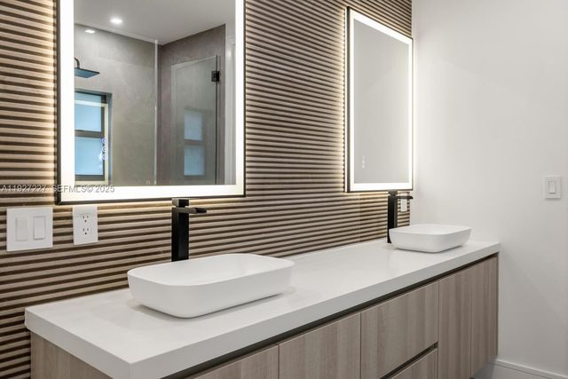 11143 NE 8th Ave, Biscayne Park, FL 33161