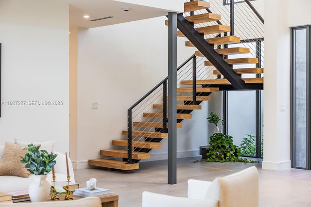 11143 NE 8th Ave, Biscayne Park, FL 33161